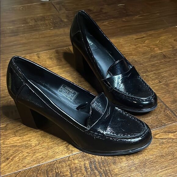 Jones New York black Cypress patent leather heeled loafers, size, 10 - Picture 2 of 7